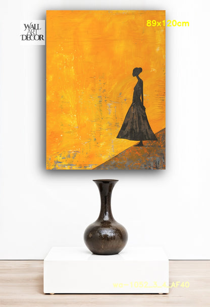 إشراقة العنبر: الصورة الظلية الذهبية – لوحة جدارية عصرية بدون إطار