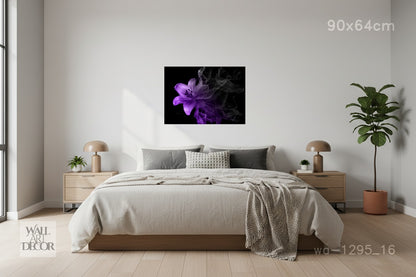 زهرة أثيرية: زنبق أرجواني مدخن – لوحة جدارية عصرية بدون إطار