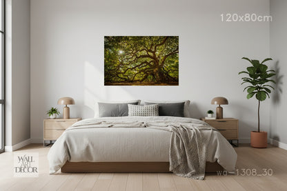 شجرة البلوط العتيقة للحياة: مظلة غارقة بأشعة الشمس – لوحة جدارية عصرية بدون إطار