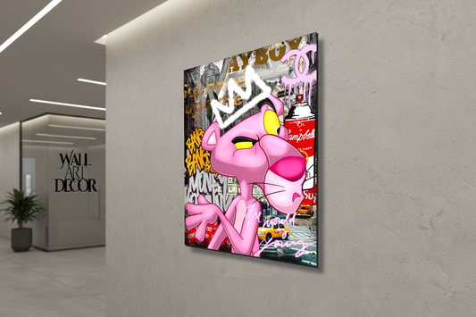 تاج الشوارع: فن الجرافيتي الحضري النمر الوردي – فن جداري حديث بدون إطار